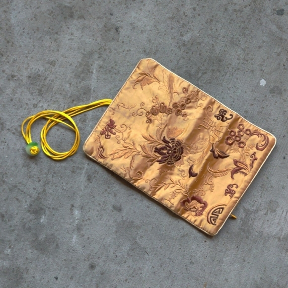 Embroidered Gold Satin Make-up Wallet - Picture 4 of 7